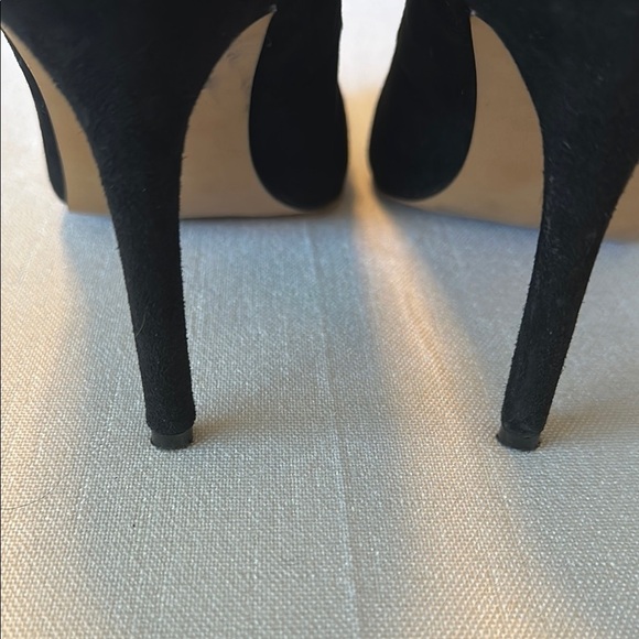 Vince Camuto Black Pointed Toe Heels - Picture 6 of 8